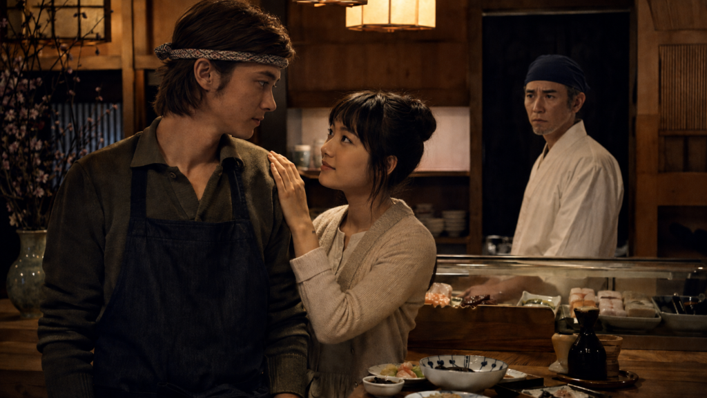 映画『TOUCH/タッチ』で日本料理店に勤める若きクリストファーと肩に触れるミコ、高橋を描いたイメージ