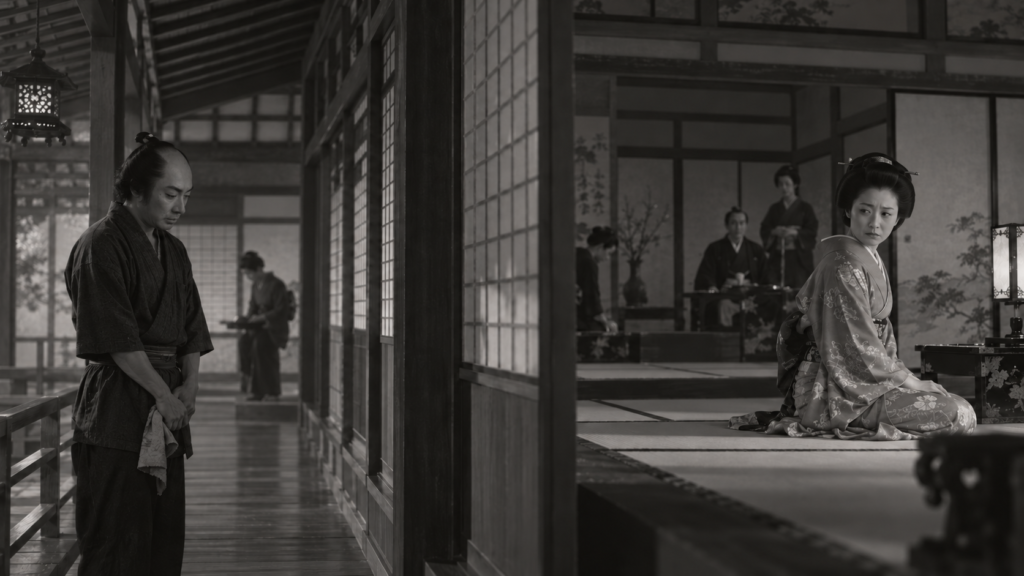 イメージ：映画『近松物語』で、大経師の屋敷の障子越しに距離を置くおさんと茂兵衛