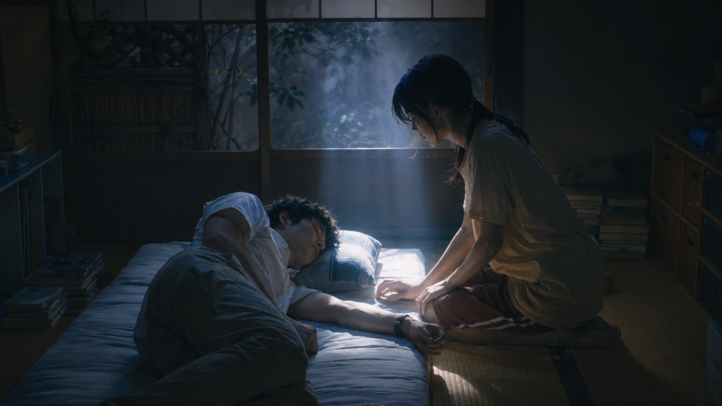 イメージ：時間が止まった消えた1日の中で、動かないハジメのそばに寄り添うレイカ
